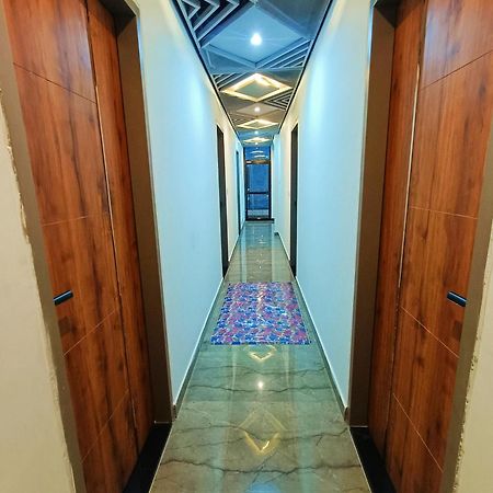 Shri Radha Rani Kripa Dham Hotel Mathura Bagian luar foto