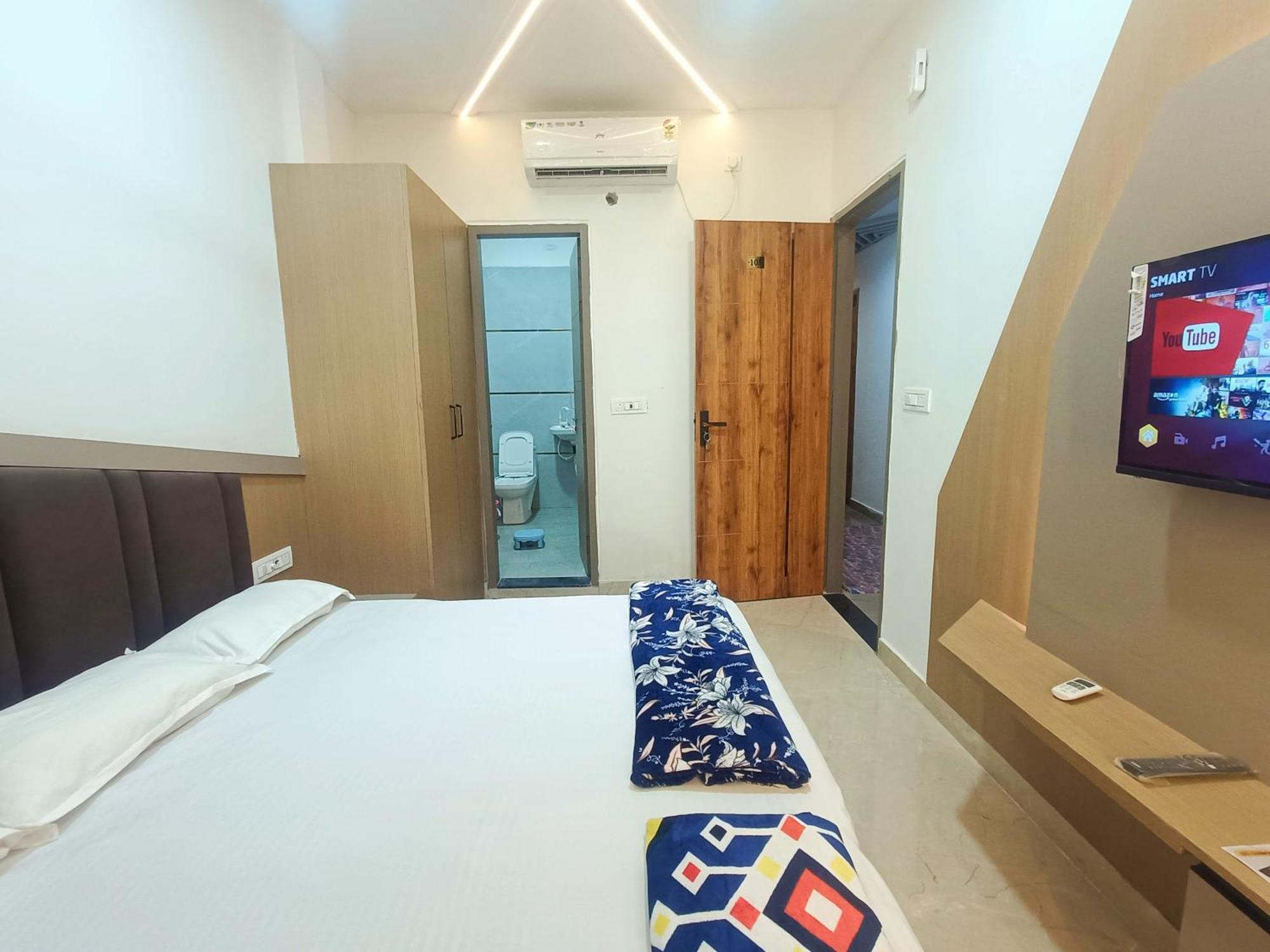 Shri Radha Rani Kripa Dham Hotel Mathura Bagian luar foto